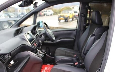 Toyota Noah III, 2021 год, 1 940 000 рублей, 12 фотография