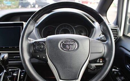 Toyota Noah III, 2021 год, 1 940 000 рублей, 14 фотография