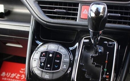 Toyota Noah III, 2021 год, 1 940 000 рублей, 20 фотография