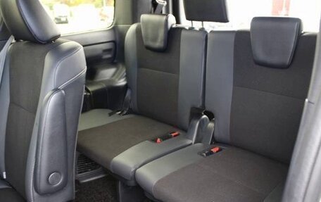 Toyota Noah III, 2021 год, 1 940 000 рублей, 28 фотография