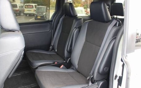 Toyota Noah III, 2021 год, 1 940 000 рублей, 33 фотография
