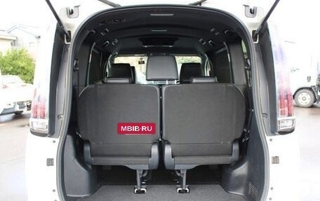 Toyota Noah III, 2021 год, 1 940 000 рублей, 34 фотография