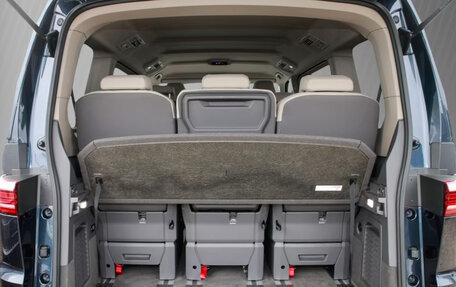 Volkswagen Multivan, 2023 год, 4 157 558 рублей, 5 фотография