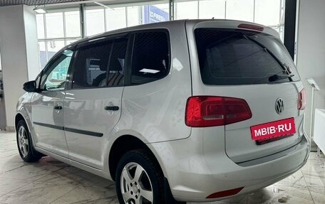 Volkswagen Touran III, 2010 год, 749 000 рублей, 3 фотография
