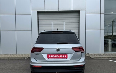 Volkswagen Tiguan II, 2018 год, 2 400 000 рублей, 4 фотография