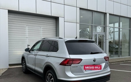 Volkswagen Tiguan II, 2018 год, 2 400 000 рублей, 3 фотография