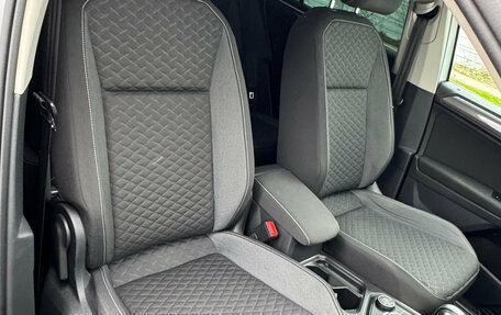 Volkswagen Tiguan II, 2018 год, 2 400 000 рублей, 22 фотография