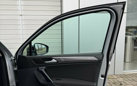 Volkswagen Tiguan II, 2018 год, 2 400 000 рублей, 20 фотография