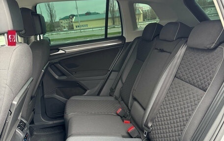 Volkswagen Tiguan II, 2018 год, 2 400 000 рублей, 15 фотография