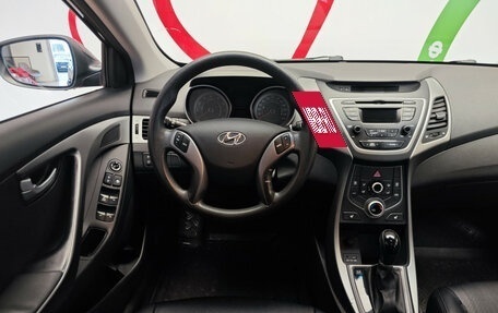 Hyundai Elantra V, 2015 год, 950 000 рублей, 10 фотография