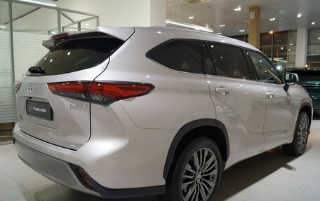 Toyota Highlander, 2025 год, 5 600 000 рублей, 4 фотография