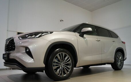 Toyota Highlander, 2025 год, 5 600 000 рублей, 20 фотография