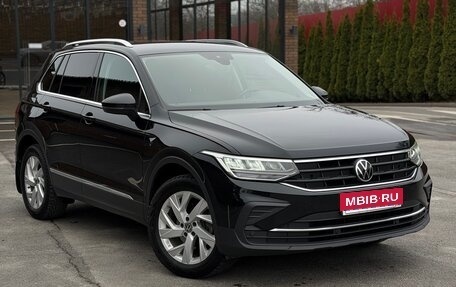 Volkswagen Tiguan II, 2021 год, 2 320 000 рублей, 1 фотография