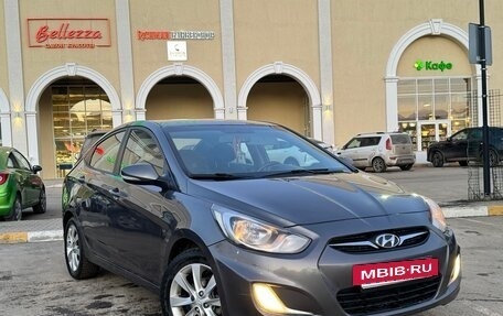 Hyundai Solaris II рестайлинг, 2012 год, 835 000 рублей, 2 фотография