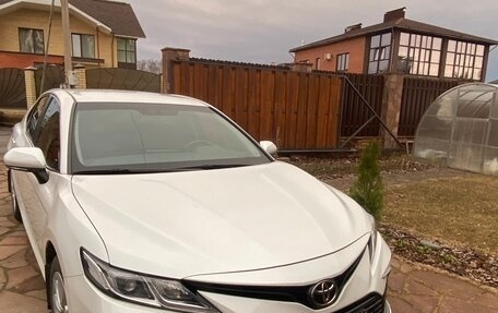 Toyota Camry, 2021 год, 2 600 000 рублей, 1 фотография