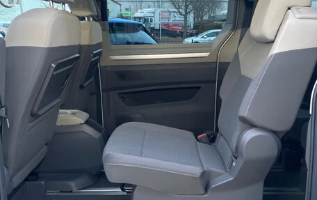 Volkswagen Multivan, 2023 год, 4 084 058 рублей, 9 фотография