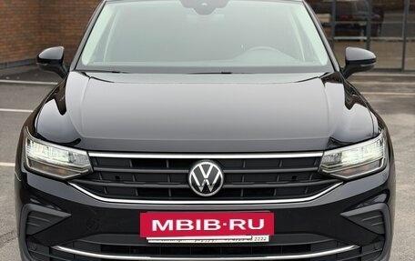 Volkswagen Tiguan II, 2021 год, 2 320 000 рублей, 2 фотография