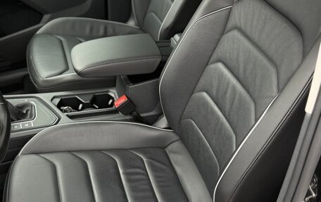 Volkswagen Tiguan II, 2021 год, 2 320 000 рублей, 13 фотография