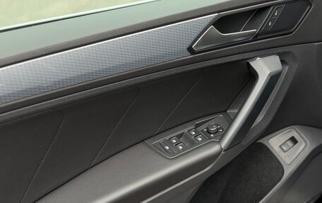 Volkswagen Tiguan II, 2021 год, 2 320 000 рублей, 12 фотография