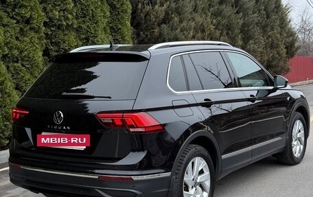 Volkswagen Tiguan II, 2021 год, 2 320 000 рублей, 40 фотография