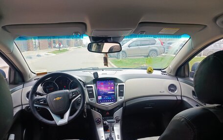 Chevrolet Cruze II, 2010 год, 550 000 рублей, 4 фотография