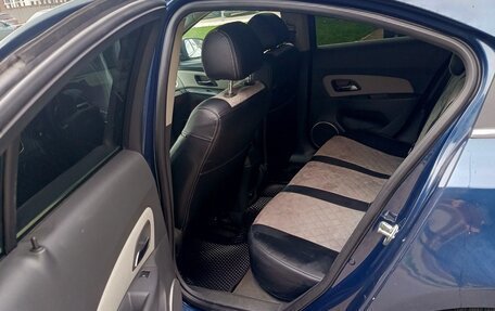 Chevrolet Cruze II, 2010 год, 550 000 рублей, 8 фотография