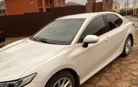 Toyota Camry, 2021 год, 2 600 000 рублей, 4 фотография