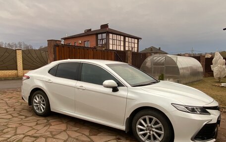 Toyota Camry, 2021 год, 2 600 000 рублей, 3 фотография