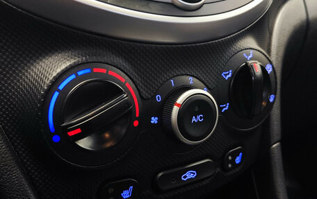 Hyundai Solaris II рестайлинг, 2012 год, 530 000 рублей, 14 фотография