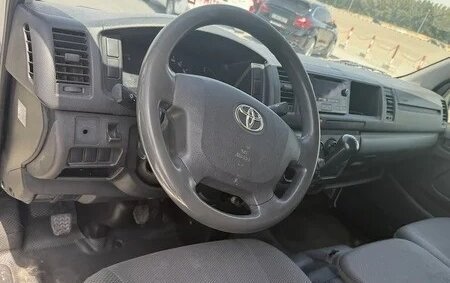 Toyota HiAce H200, 2015 год, 2 900 000 рублей, 7 фотография
