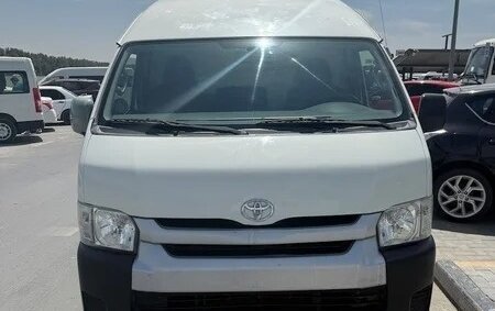 Toyota HiAce H200, 2015 год, 2 900 000 рублей, 4 фотография