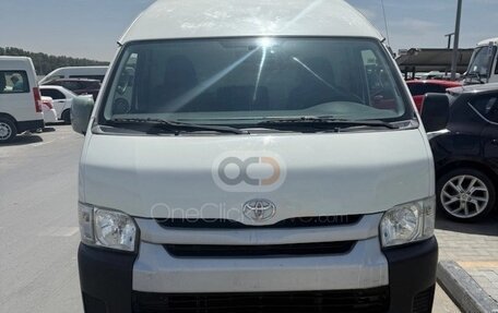 Toyota HiAce H200, 2015 год, 2 900 000 рублей, 9 фотография