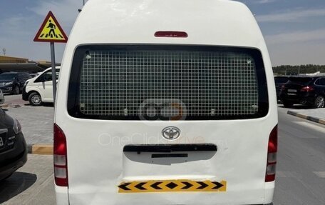 Toyota HiAce H200, 2015 год, 2 900 000 рублей, 10 фотография