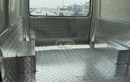 Toyota HiAce H200, 2015 год, 2 900 000 рублей, 11 фотография