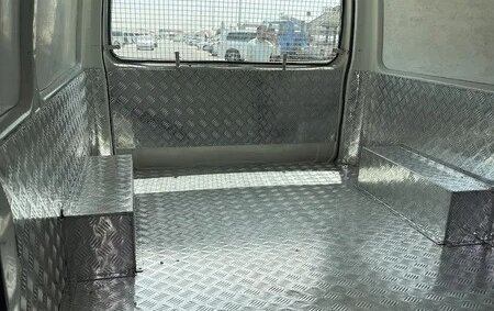 Toyota HiAce H200, 2015 год, 2 900 000 рублей, 6 фотография