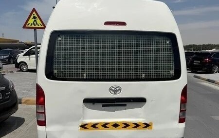 Toyota HiAce H200, 2015 год, 2 900 000 рублей, 5 фотография