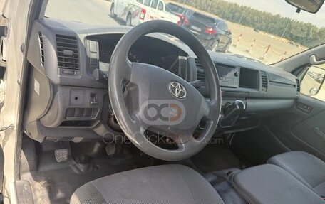 Toyota HiAce H200, 2015 год, 2 900 000 рублей, 12 фотография