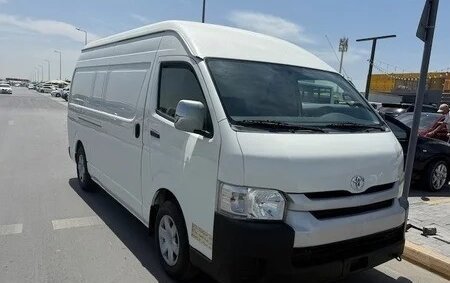 Toyota HiAce H200, 2015 год, 2 900 000 рублей, 13 фотография