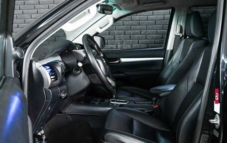 Toyota Hilux VIII, 2016 год, 4 000 000 рублей, 10 фотография