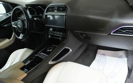 Jaguar F-Pace, 2019 год, 1 750 000 рублей, 5 фотография