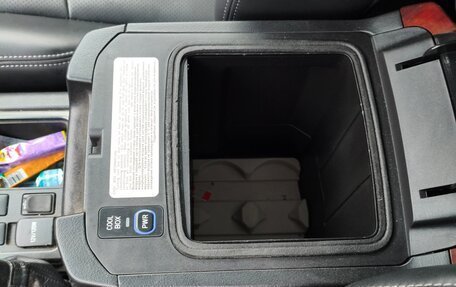 Toyota Land Cruiser Prado 150 рестайлинг 2, 2016 год, 3 999 999 рублей, 11 фотография