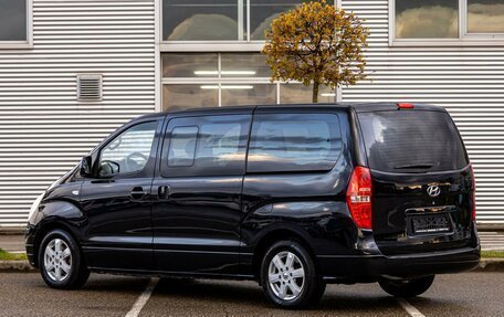 Hyundai Grand Starex Grand Starex I рестайлинг 2, 2011 год, 1 695 000 рублей, 4 фотография