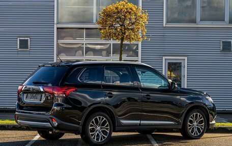 Mitsubishi Outlander III рестайлинг 3, 2015 год, 1 595 000 рублей, 6 фотография