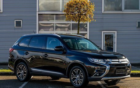 Mitsubishi Outlander III рестайлинг 3, 2015 год, 1 595 000 рублей, 3 фотография