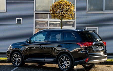 Mitsubishi Outlander III рестайлинг 3, 2015 год, 1 595 000 рублей, 4 фотография