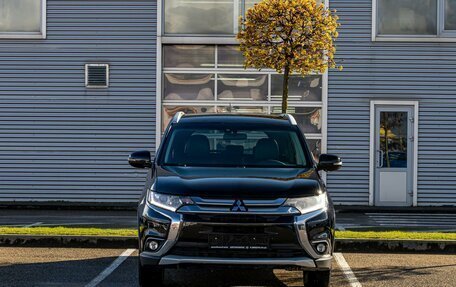 Mitsubishi Outlander III рестайлинг 3, 2015 год, 1 595 000 рублей, 2 фотография