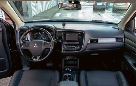 Mitsubishi Outlander III рестайлинг 3, 2015 год, 1 595 000 рублей, 16 фотография