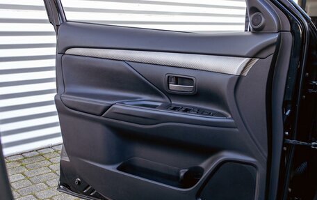 Mitsubishi Outlander III рестайлинг 3, 2015 год, 1 595 000 рублей, 12 фотография