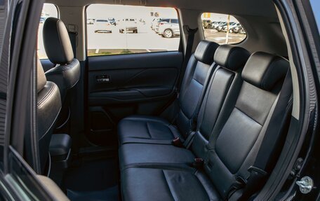 Mitsubishi Outlander III рестайлинг 3, 2015 год, 1 595 000 рублей, 17 фотография