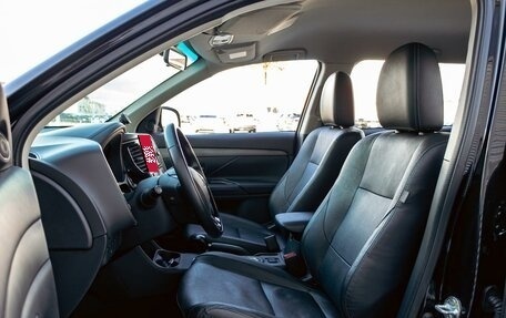 Mitsubishi Outlander III рестайлинг 3, 2015 год, 1 595 000 рублей, 11 фотография